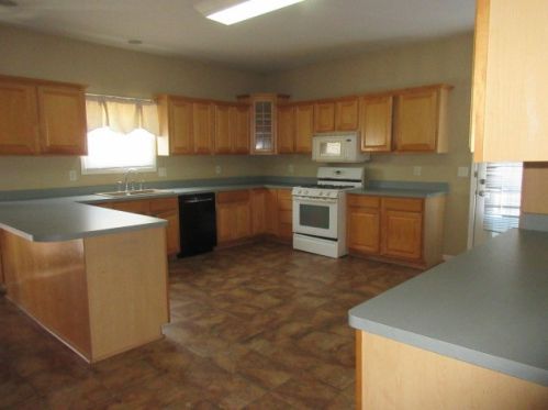 8621 Country Shire Ln, Spring Grove, IL 60081-8990