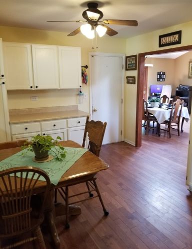 1215 Evergreen Dr, Carol Stream IL  60188-3307 exterior