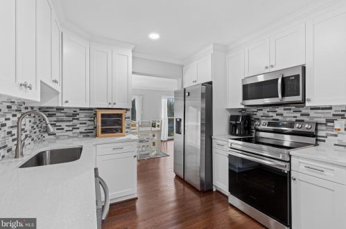 5002 Ten Mills Rd, Columbia MD  21044-1539 exterior