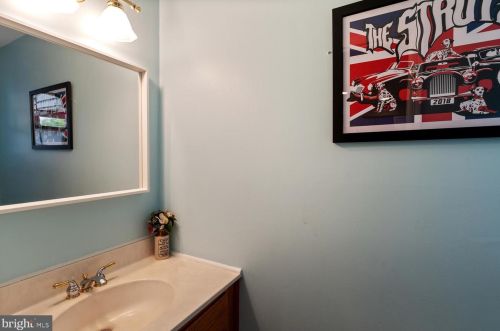 53 Manor Dr, Princeton NJ  08540-1643 exterior