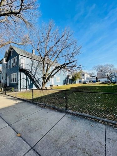 4829 Throop St, Chicago, IL 60609-4253