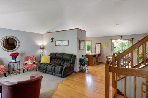 1078 Overlook Dr, Chaska, MN 55318-9716