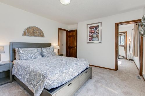 4660 Chandler Rd, Saint Paul MN  55126-6025 exterior