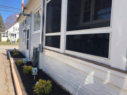 43 Summer St, Rochester, NH 03867-1418
