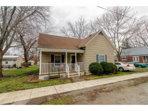 307 Walnut St, Ashmore, IL 61912-9736