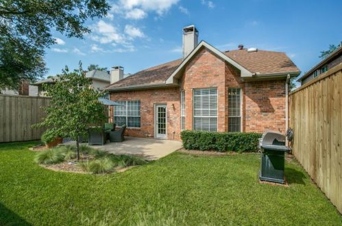 3827 Azure Ln, Addison TX 75001-3105 exterior
