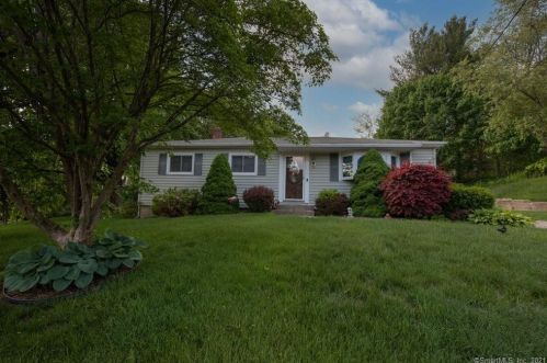 35 Plaskon Dr, Huntington, CT 06484-4325