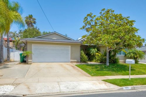3218 Valley St, Carlsbad, CA 92008-1157