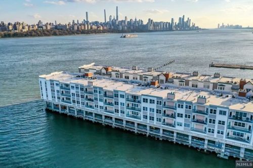 106 The Promenade, Edgewater NJ  07020-2103 exterior