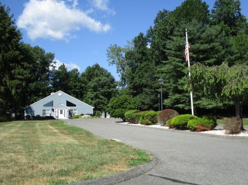 33 Highland Dr, Upper Stepney CT  06468-1460 exterior