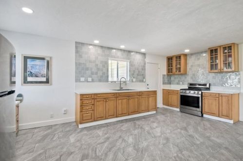 3547 Mira Pacific Dr, Oceanside CA  92056-3933 exterior