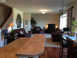 12528 Andorra Ave, Happy Valley OR  97086-4276 exterior