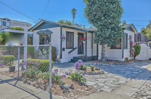 1265 Luxton St, Seaside, CA 93955-5526