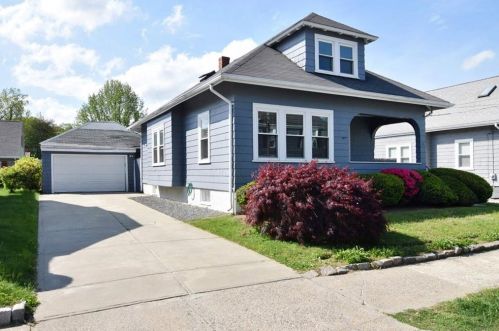41 Lennon St, Providence, RI 02908-1913