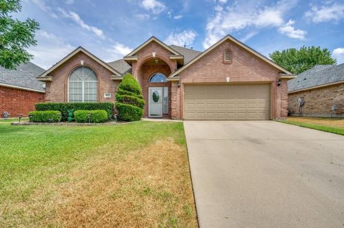 5117 Roundtree Ct, Fort Worth, TX 76137-2194