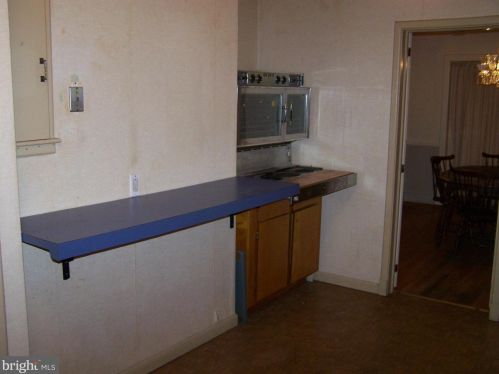 820 Riv Rd, Trenton NJ 08628-2611 exterior