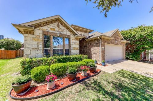 4925 Galley Cir, Fort Worth TX  76135-7016 exterior