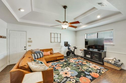 2614 Timberleaf Dr, Carrollton TX 75006-2040 exterior