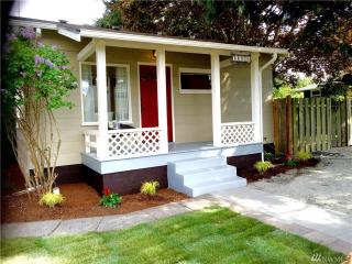 10016 42nd Ave, Seattle, WA 98146-3611