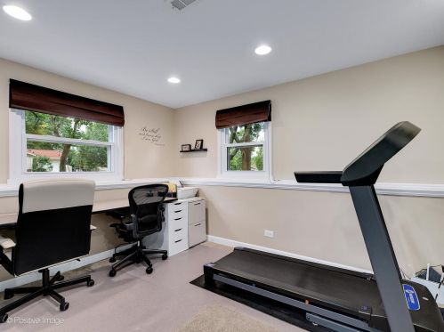 452 Cochise Ct, Carol Stream IL  60188-1515 exterior