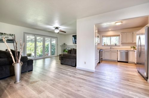 5651 Dewey Dr, Fair Oaks, CA 95628-3102