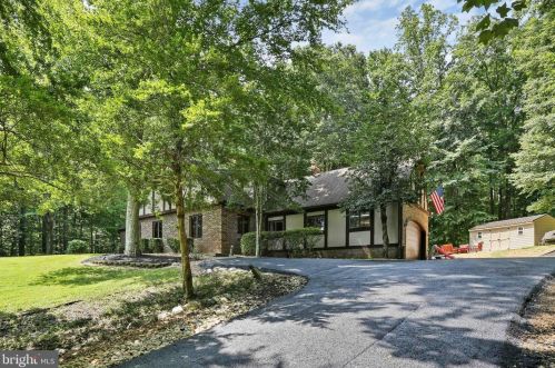 5047 Cannon Bluff Dr, Woodbridge, VA 22192-5739
