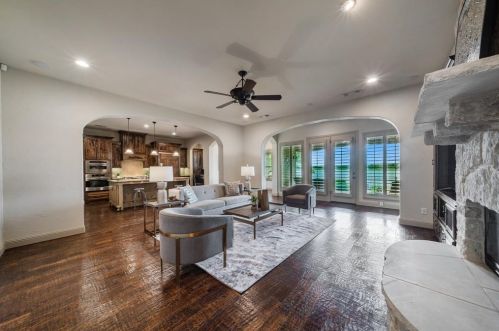 6600 Barcelona, Irving TX  75039-3043 exterior