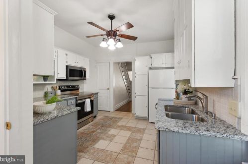 231 Mulberry St, Lancaster PA  17603-3741 exterior