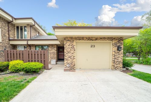 23 Sorrento Dr, Palos Heights, IL 60463-1752