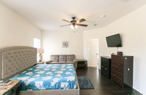 1101 Whistle Stop Dr, Fort Worth TX 76131-4924 exterior