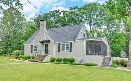 139 Myrtle St, Toccoa, GA 30577-2822