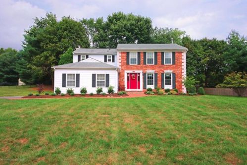 14 Tramp Hollow Rd, Middletown, NJ 07748-3185