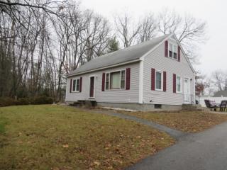 18 Navaho St, Nashua, NH 03063-3117