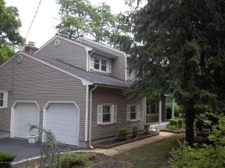 2 Silverbrook Pl, Lincroft, NJ 07738-1222