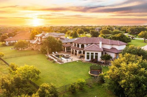 316 Dawn River Cv, Austin TX  78732-1986 exterior
