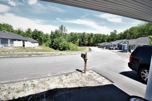 29 Gardenside Dr, Standish, ME 04084