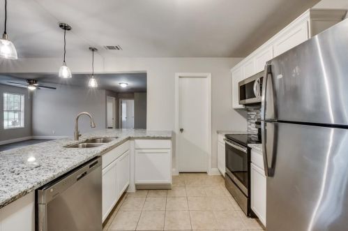 2732 Stark St, Fort Worth TX  76112-6555 exterior