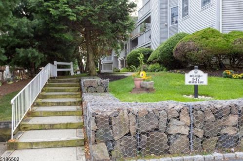 1 Quartz Ln, Paterson NJ  07501-3300 exterior