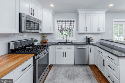 1205 Oakwood Rd, Haddonfield NJ 08033-3632 exterior