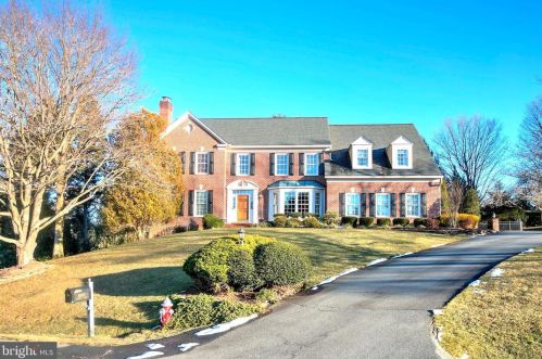 10007 Thompson Ridge Ct, Great Falls, VA 22066-2544