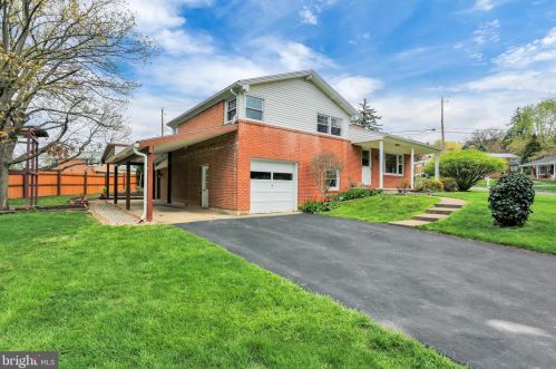 2419 Wharton Rd, York, PA 17402-3642