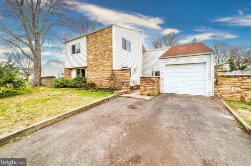 753 Palmer Dr, Herndon, VA 20170-5464