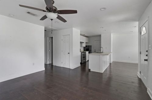 932 Davis Ave, Fort Worth TX  76104-6049 exterior
