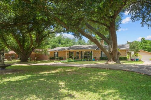 348 Horseshoe Dr, Mapleton, TX 75835-6739