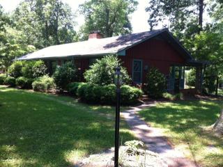 800 Hillsborough Rd, Chapel Hill NC  27516-4614 exterior