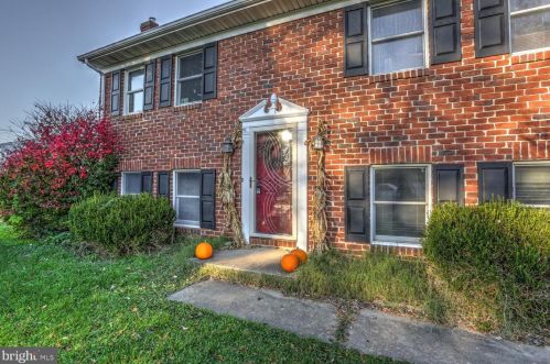 407 Countryside Dr, Ephrata, PA 17522-9629