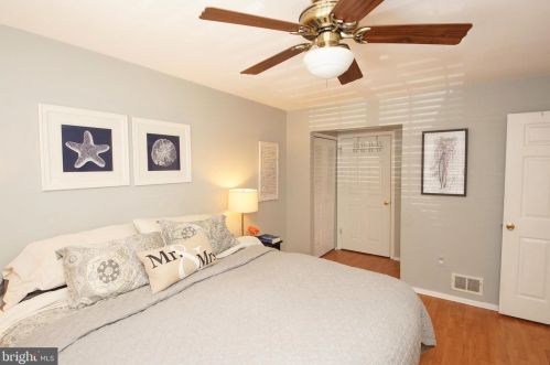 54 Cheverny Ct, Trenton NJ 08619-4718 exterior