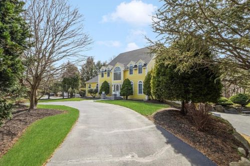 5 Bridle Dr, Lincoln, RI 02865-4542