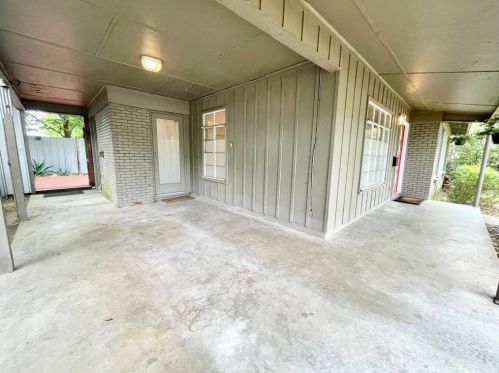 1304 Briarcliff Blvd, Austin TX  78723-1807 exterior