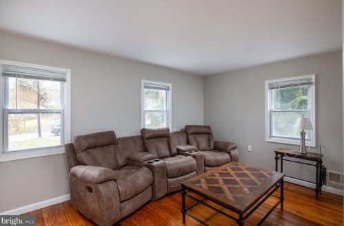 15 Delaware Ave, Trenton NJ  08628-2002 exterior